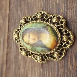 B638 antique Mona Lisa cameo brooch heirloom collectible fashion